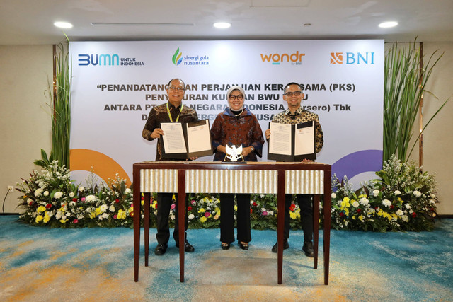 Perjanjian Kerja Sama antara Pemimpin Divisi Business Program BNI Sunarna Eka Nugraha dan Direktur Keuangan Sinergi Gula Nusantara Hariyanto yang digelar di Kantor Pusat BNI, Jakarta, Rabu (11/12/2024).