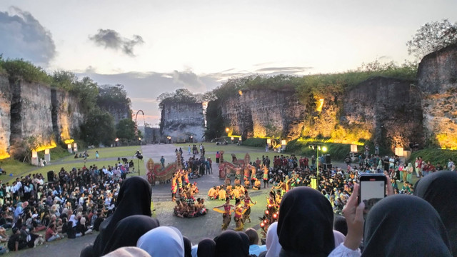 Overtourism di Garuda Wisnu Kencana, Bali, pada Juni 2023 (Jenny Aurilla L)