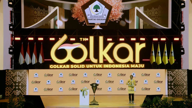 Ketua Umum Partai Golkar Bahlil Lahadalia memberikan sambutan pada perayaan HUT ke-60 Partai Golkar di Sentul International Convention Center (SICC), Bogor, Kamis (12/12/2024). Foto: Golkar 