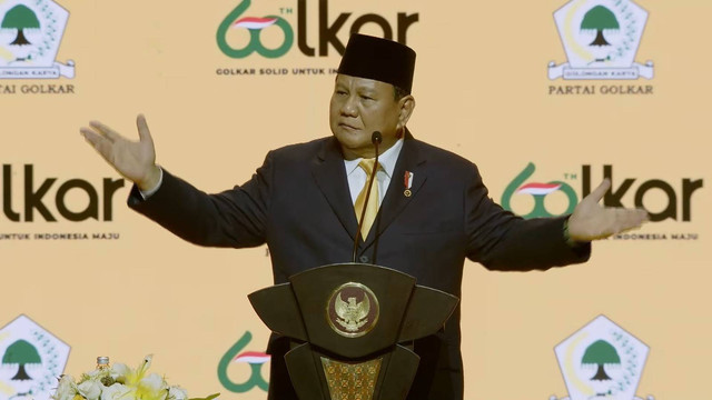 Presiden Prabowo Subianto menyampaikan pidato pada perayaan HUT ke-60 Partai Golkar di Sentul International Convention Center (SICC), Bogor, Kamis (12/12/2024). Foto: Golkar 