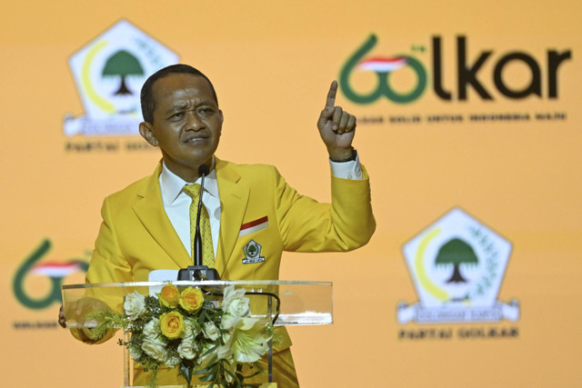 Ketua Umum Partai Golkar Bahlil Lahadalia menyampaikan pidato dalam peringatan puncak HUT ke-60 partai yang ia pimpin di Sentul, Kabupaten Bogor, Jawa Barat, Kamis (12/12/2024). Foto: Aditya Pradana Putra/ANTARA FOTO