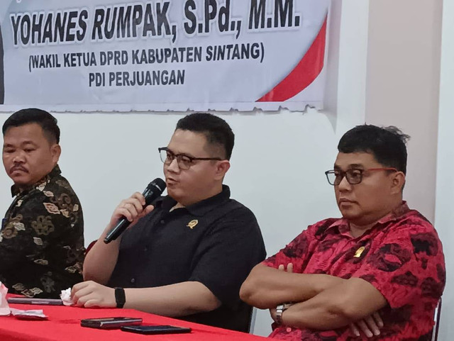 Ketua Komisi IV DPRD Provinsi Kalimantan Barat, Panggi Pratama Putra Lasarus melaksanakan reses pertamanya di Kelurahan Akcaya Kecamatan Sintang. Foto: Dok. Istimewa