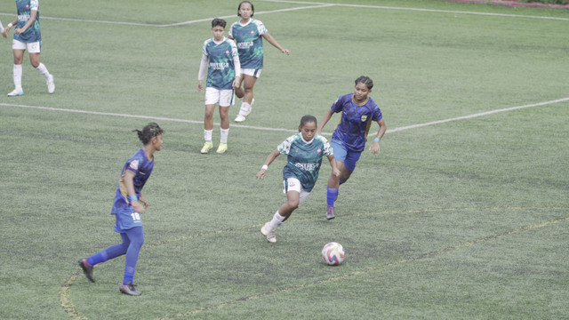 Pertandingan antara Persib Putri (Jawa Barat) kontra Adhyaksa FC (Kalimantan Tengah) di matchday kedua Piala Pertiwi 2024, Jumat (13/12) di Lapangan Akademi Persija Pulomas, Jakarta Timur. Foto: Andi Fajar/kumparan