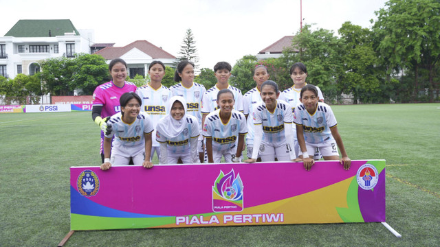 Universitas Surakarta (Jawa Tengah) melawan Persebri (Jambi) di Piala Pertiwi 2024, Jumat (13/12) di Lapangan Akademi Persija Pulomas, Jakarta Timur. Foto: Andi Fajar/kumparan