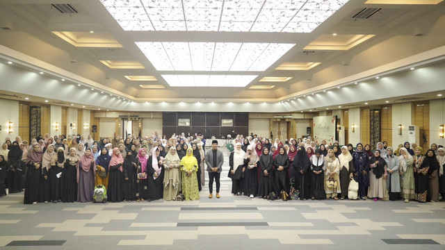 Komunitas Bestie Till Jannah menggelar bertajuk "The Beauty of Faith" di Graha Pos Indonesia, Kamis (12/12/2024). Foto: Dok. Istimewa