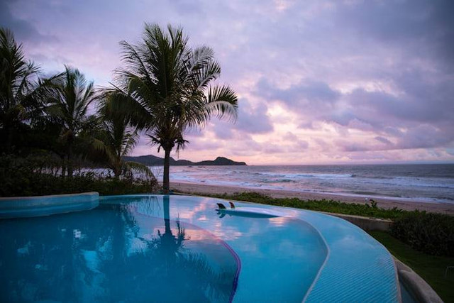 Sarajiwa Beach Land. Foto hanyalah ilustrasi bukan tempat sebenarnya. Sumber: Unsplash/TONY PANICI