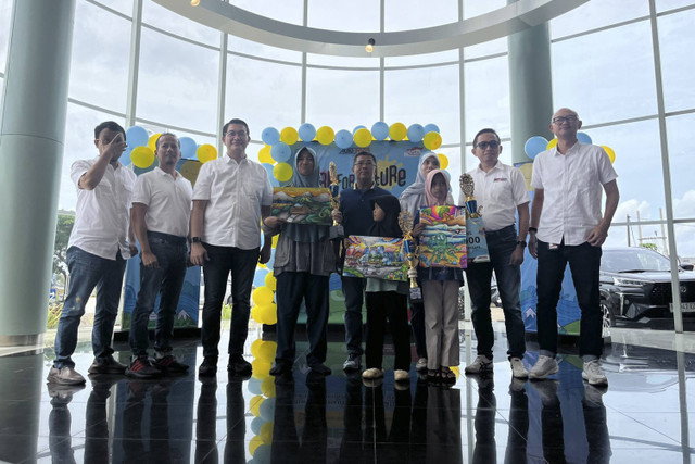 Pemenang kegiatan Toyota Dream Car Art Contest x Auto2000 Art For Future di Auto 2000 Grand Depok City. Foto: Fitra Andrianto/kumparan