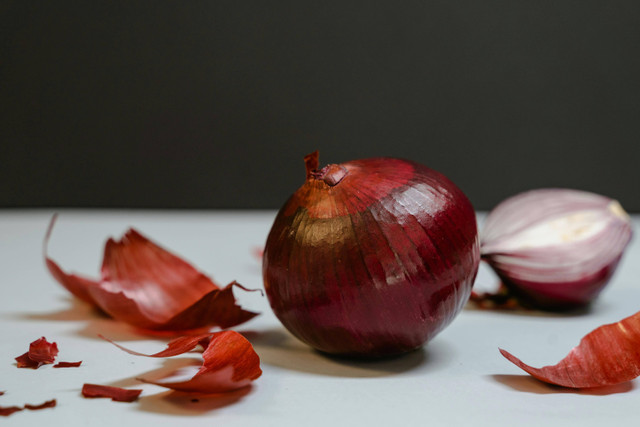 Ilustrasi gambar cara fermentasi bawang hitam, Pexels/MART PRODUCTION