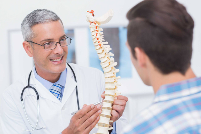 Sumber: https://pixabay.com/photos/spine-center-in-fremont-spine-doctor-8167473/