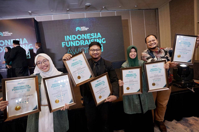 Kepercayaan publik akan berdonasi melalui Dompet Dhuafa di tahun 2024 masih tinggi, dibuktikan dengan penghargaan dari Indonesia Fundraising Award (IFA) 2024 dengan menyabet tujuh penghargaan. (Jumat, 13/12)