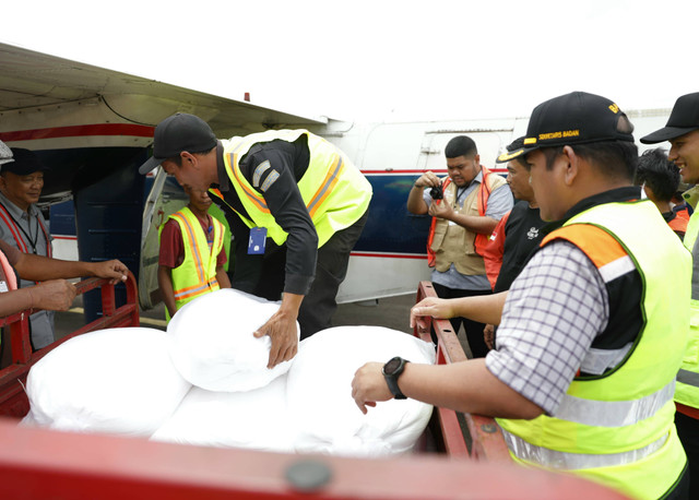 BPBD Jakarta bersama BMKG lakukan modifikasi cuaca demi hindari Jakarta dari bencana hidrometeorologi, Sabtu (14/12). Dok. BPBD Jakarta