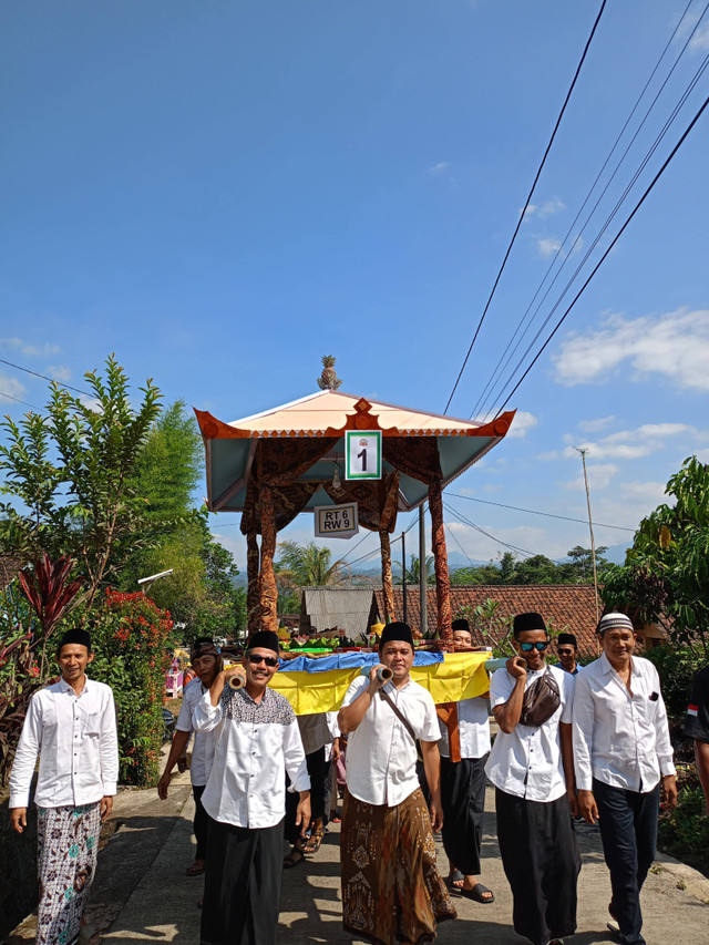 kirab Budaya Desa Sentul. Sumber foto : foto pribadi