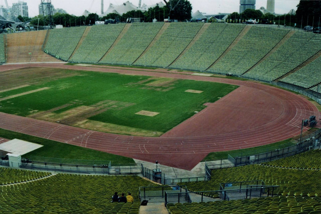 Stadion Diponegoro Semarang. Foto hanya ilustrasi bukan tempat/gambar sebenarnya. Sumber foto: Unsplash-Sebastian Marx