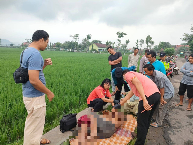 Polsek Campurdarat Datangi TKP Ditemukannya Orang Meninggal Dusun Jatibanggi