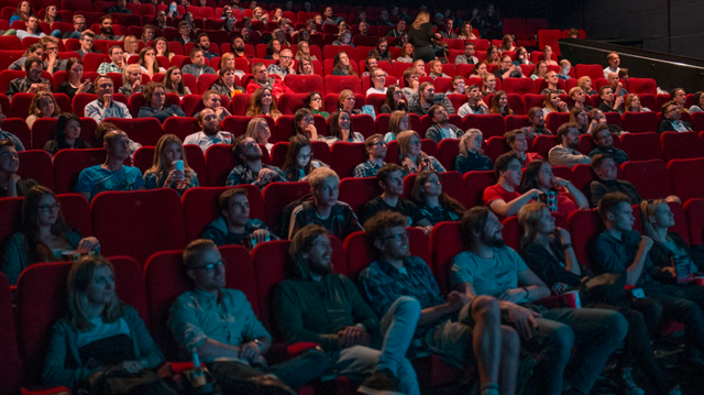 Ilustrasi sinopsis film rumah dinas bapak. Sumber Foto: Unsplash/Krists Luhaers