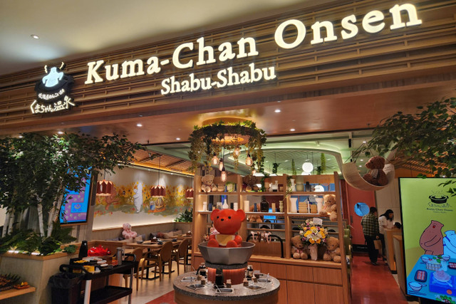 Pembukaan restoran Kuma-Chan Onsen shabu-shabu pertama di Indonesia di Lippo Mall Puri. Foto: Ela Nurlaela/kumparan