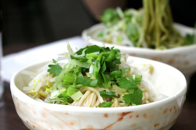 Mie Ayam Enak Semarang. Foto hanya ilustrasi bukan tempat/gambar sebenarnya. Sumber foto: Unsplash- Calvin Hanson