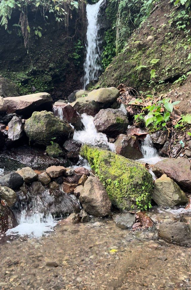 Curug kecil yang ada di Cipadayungan, Kamis (24/10/24). Foto: Nabila Zahran/Kumparan