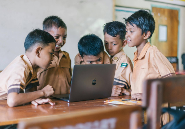 Contoh Dinamika Sosial di Lingkungan Sekolah. Pexels/Agung Pandit Wiguna