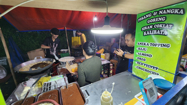 Aneka jajanan baru di Kalibata City, Jakarta yang viral. Foto: Azalia Amadea/Kumparan