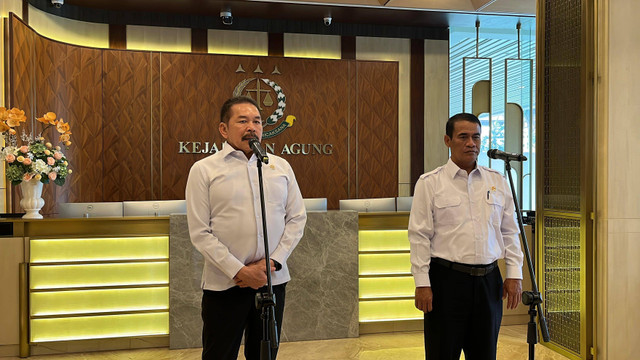 Jaksa Agung ST Burhanuddin dan Mentan Andi Amran Sulaiman di Kejaksaan Agung, Jakarta, Senin (16/12/2024). Foto: Dok. Istimewa