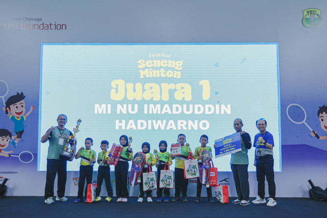 Festival SenengMinton 2024 Seri 2 yang digelar pada 14 dan 15 Desember 2024 di GOR Djarum, Jati, Kudus, Jawa Tengah diikuti oleh 360 siswa kelas 1 hingga kelas 3 dari 24 Sekolah Dasar (SD) dan Madrasah Ibtidaiyah (MI) di Kota Kudus. Foto: Bakti Olahraga Djarum Foundation