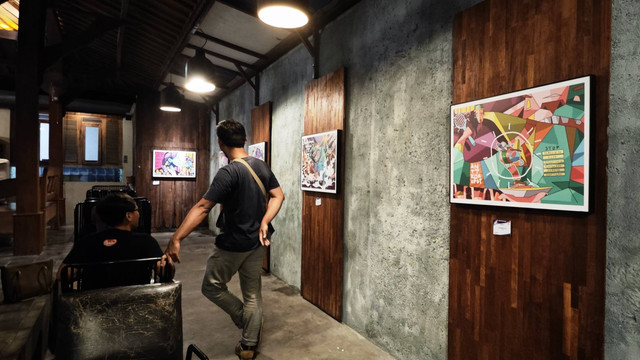 Komunitas Mural Ceria menggelar acara Exhibition Live Painting bertema aksi melawan korupsi lewat seni mural di Kopi Parang Solo. Foto: Dok. Istimewa