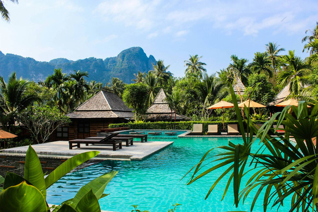 Resort di Batu Malang. Foto hanya ilustrasi, bukan tempat sebenarnya. Foto: dok. Unsplash/Sara Dubler