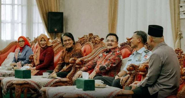 Ketua DPRD Provinsi Kalbar, Aloysius saat menghadiri pengukuhan Kepala OJK Kalimantan Barat. Foto: Dok. Instagram @dprd.kalbar