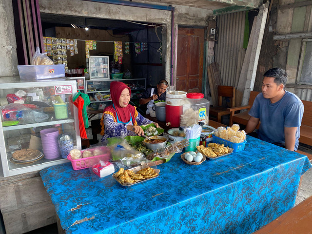 Foto secara langsung di warung Bu Istiani yang berlokasi di depan Pom bensin Godong.