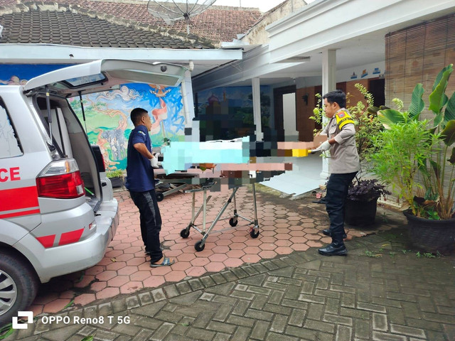 Polsek Boyolangu Mendatangi TKP Adanya Orang Meninggal Dunia Terjatuh Dari Pohon