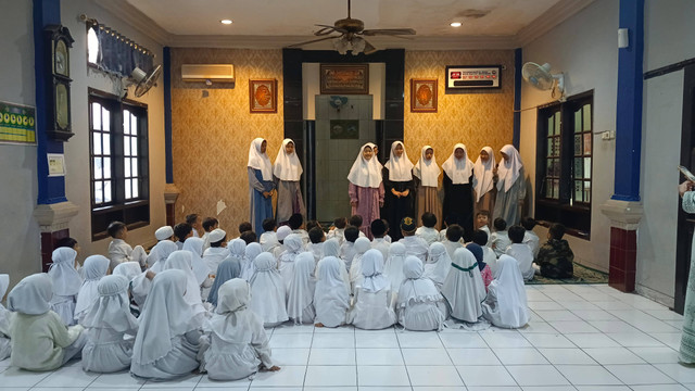 Gambar Proses Belajar Mengajar ( Foto : Dokumentasi Pribadi )