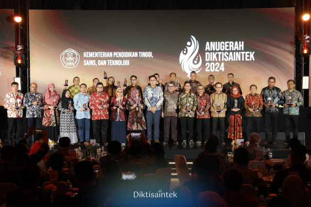 Universitas Pelita Harapan (UPH) dinobatkan sebagai peraih Silver Winner Anugerah Riset, Teknologi, dan Pengabdian Kepada Masyarakat; Kategori Institusi dengan Peningkatan Kinerja Terbaik periode 2021-2023 (SINTA Award); Sub kategori Akselerasi klaster Mandiri dengan peningkatan skor SINTA tertinggi periode tahun 2021-2023 pada Anugerah Pendidikan Tinggi, Sains, dan Teknologi (Diktisantek) 2024. 