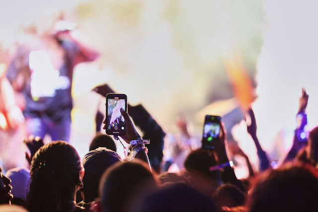 Rundown Meet and Greet Seventeen Indomilk. Foto hanya ilustrasi bukan tempat/gambar sebenarnya. Sumber foto: Unsplash-Jim Nyamao