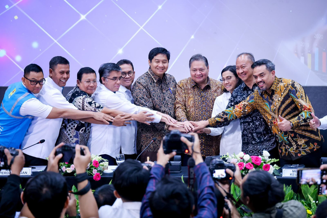 Konferensi Pers Paket Kebijakan Ekonomi untuk Kesejahteraan di Jakarta, Senin (16/12). Foto: Dok. Kementerian UMKM