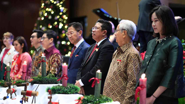 Menutup tahun 2024 ini, Universitas Pelita Harapan (UPH) membagikan pesan natal melalui tema ‘The Fullness of Grace and Truth’. Pesan natal ini dibagikan dalam ibadah Natal seluruh ONE UPH dan Aksi Natal pada 11 Desember 2024.