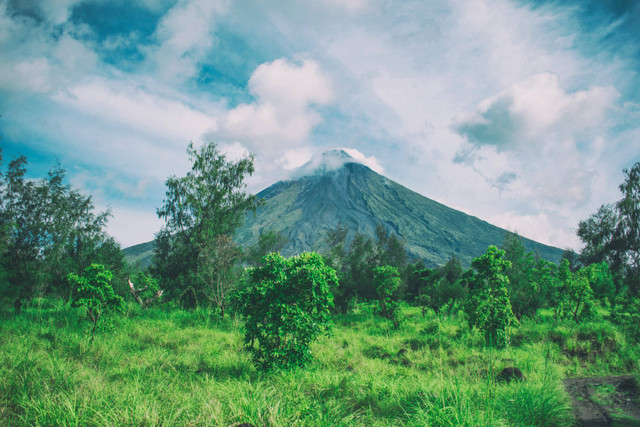 Ilustrasi legenda Gunung Tidar. Foto: Pexels.com/Archie Binamira