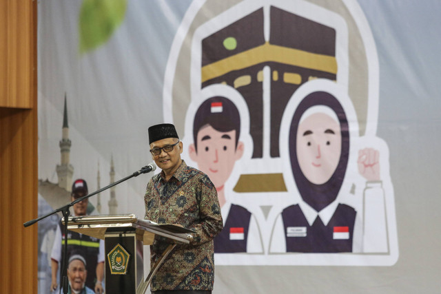 Kepala Badan Penyelenggara Haji (BPH) Moch Irfan Yusuf menyampaikan sambutan saat pembukaan tes seleksi petugas penyelenggara haji 2025 di Asrama Haji, Pondok Gede, Jakarta, Selasa (17/12/2024). Foto: Asprilla Dwi Adha/ANTARA FOTO