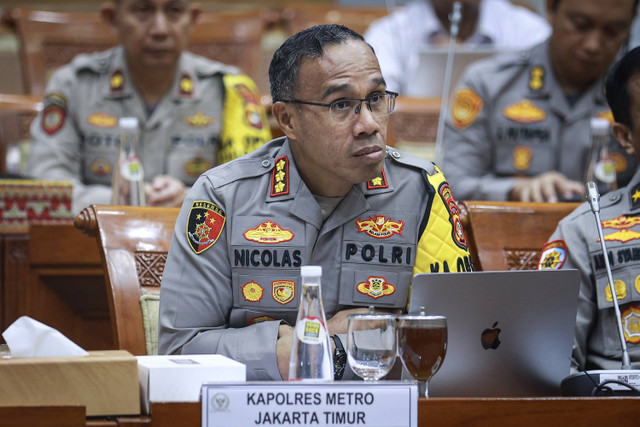 Kapolres Metro Jakarta Timur Kombes Pol Nicolas Ary Lilipaly saat mengikuti Rapat Dengar Pendapat (RDP) dengan Komisi III DPR di Kompleks Parlemen, Senayan, Jakarta, Selasa (17/12/2024). Foto: Dhemas Reviyanto/ANTARA FOTO