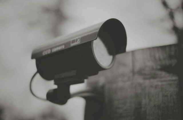 Ilustrasi CCTV/kamera keamanan. Foto: Unsplash/Joe Gadd