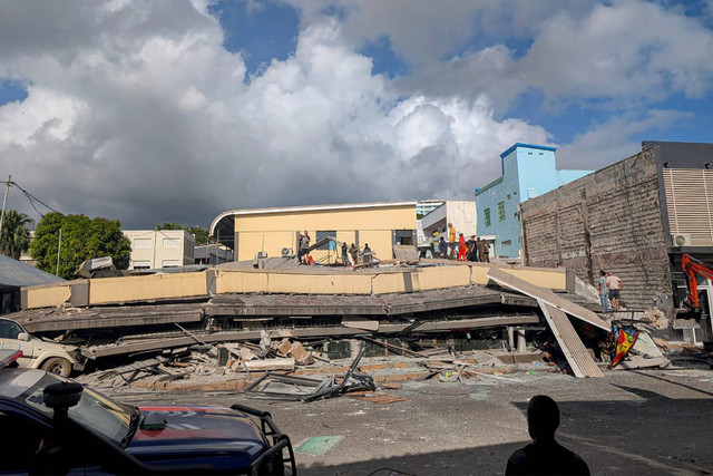 Bangunan yang rusak parah imbas gempa bumi di Port Vila, Vanuatu, Selasa (17/12/2024). Foto: AFP