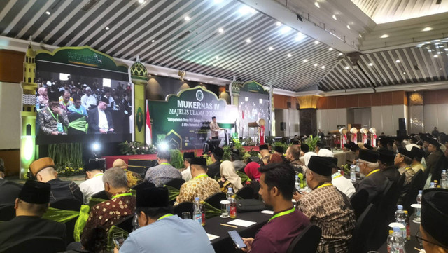 Menteri Agama Nasaruddin Umar memberikan sambutan di Mukernas ke-IV MUI, di Hotel Grand Sahid Jaya, Jakarta Pusat, Selasa (17/12/2024). Foto: Alya Zahra/kumparan 