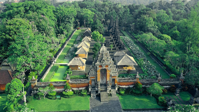 Pura Luhur Poten. Foto hanya ilustrasi, bukan tempat sebenarnya. Sumber: Unsplash/eyestetix studio