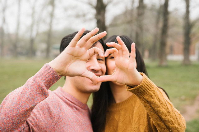 https://www.freepik.com/free-photo/happy-young-couple-hugging-showing-heart-sign_4989743.htm#fromView=search&page=1&position=10&uuid=807a0b28-071a-4fd5-864c-36ec1783c1d2&new_detail=true