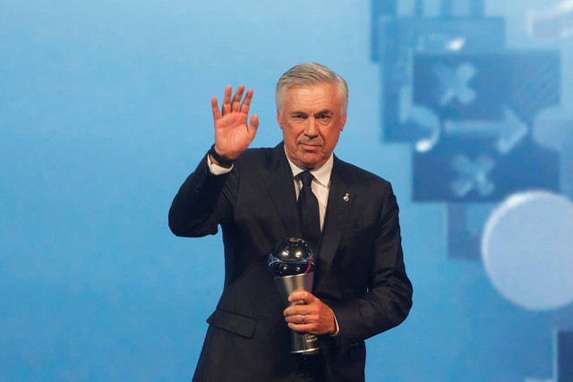 Carlo Ancelotti di malam penghargaan The Best FIFA 2024 di Doha, Qatar, pada Rabu (18/12) dini hari WIB. Foto: Karim JAAFAR / AFP