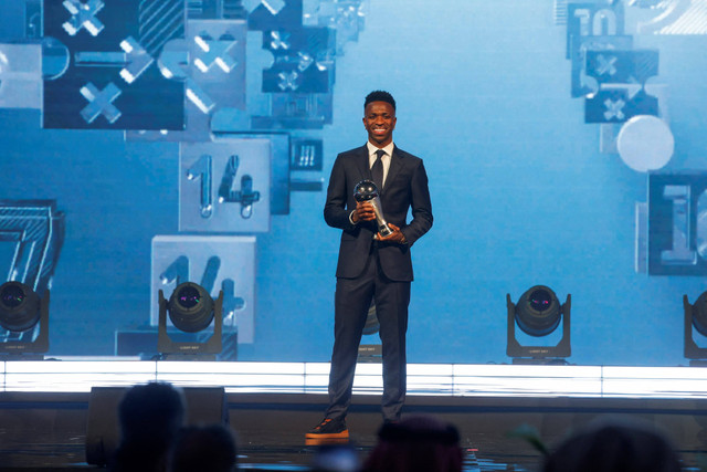 Vinicius Junior di malam penghargaan The Best FIFA 2024 di Doha, Qatar, pada Rabu (18/12) dini hari WIB. Foto: Karim JAAFAR / AFP