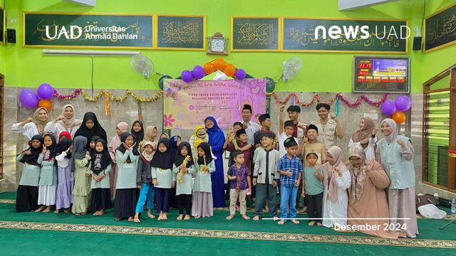 Foto Bersama pada Kegiatan Dongeng Islami oleh KKN Universitas Ahmad Dahlan (UAD) (Dok. KKN UAD Unit V.D.2)