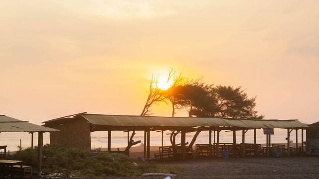 Pantai Indah Kemangi. Foto hanya ilustrasi, bukan tempat sebenarnya. Sumber: Unsplash/Iyus Sugiharto