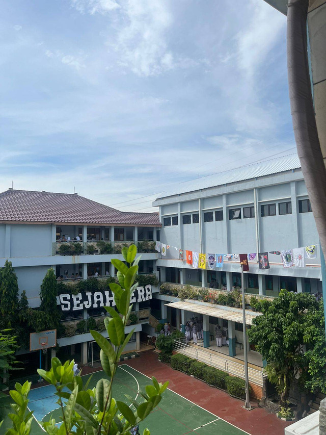 Tampak Dalam SMA Sejahtera 1 Depook. Dok: Pribadi