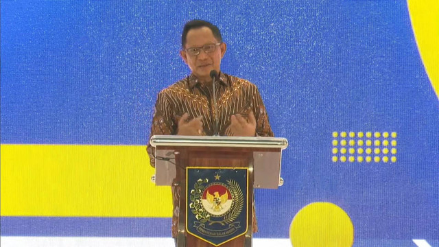 Mendagri Tito Karnavian memberikan sanbutan pada Rapat Koordinasi Nasional Keuangan Daerah dan Penganugerahan APBD Awards 2024 di Jakarta, Rabu (18/12/2024). Foto: Youtube/Kemendagri RI